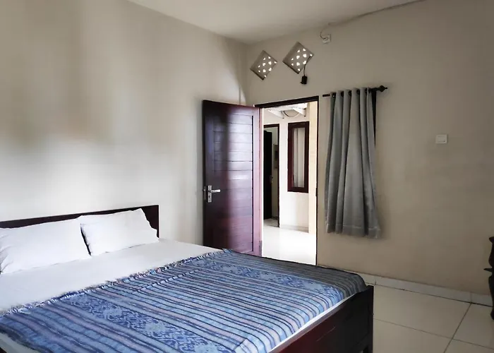 Oyo 90096 Hotel Tiana