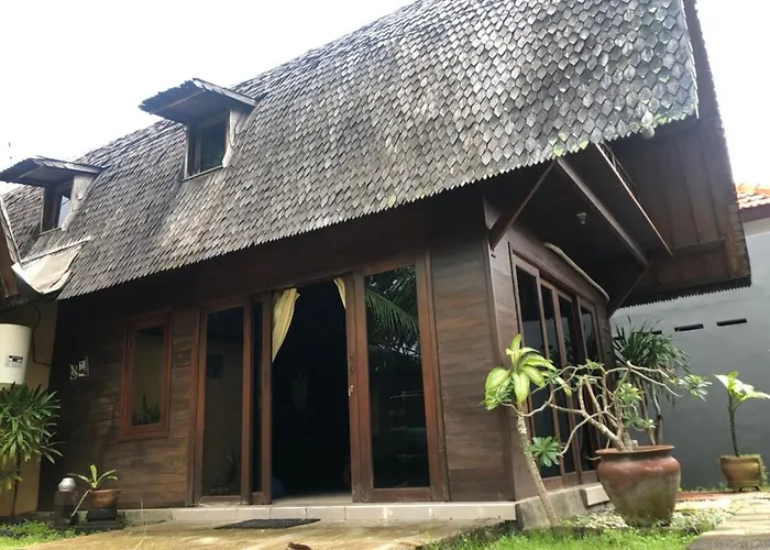 Legian Group Lodge Oak