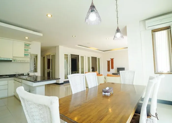 Alit'S Family Villa