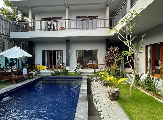 Yana Homestay Near Batu Bolong Beach