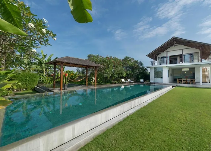 Villa Kavya - 8-Minute Walk From Berawa Beach