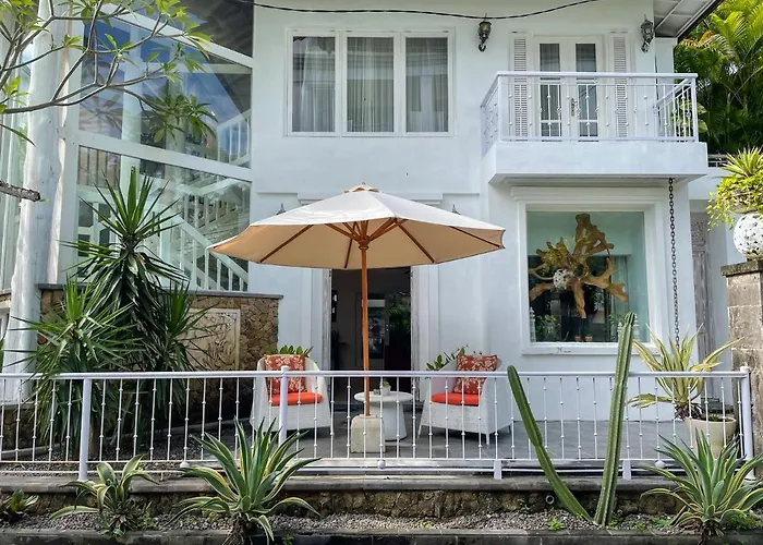 Beach House Canggu - 150M Berawa Beach