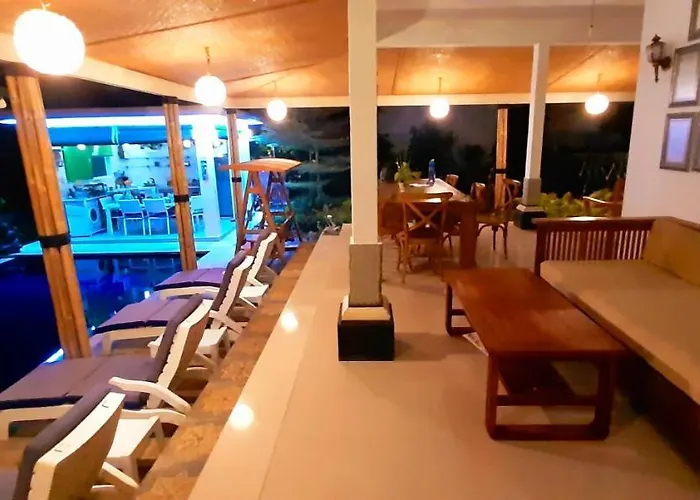 Cantik Villa Tugu Belanda