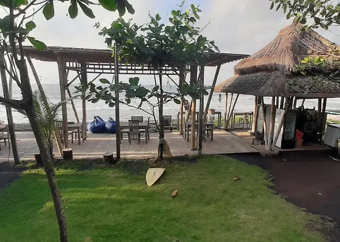 Keramas Surf Hostel