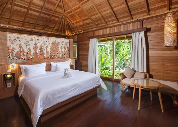 Giriwood Hotel & Villa