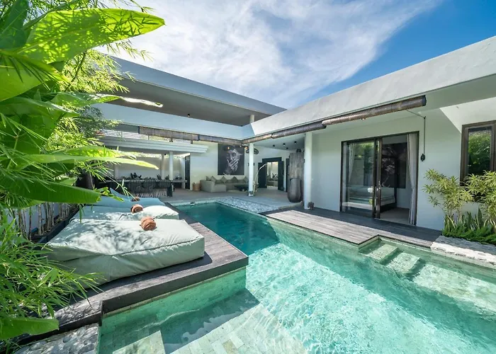 Villa Wiraja 2 - Classy 4 Bdr Villa In The Heart For Canggu