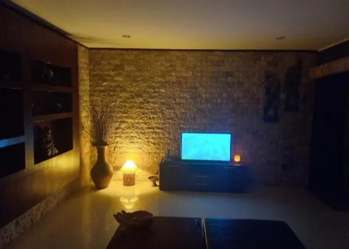 Charming Room In Shared Poolside Villa In Bingin