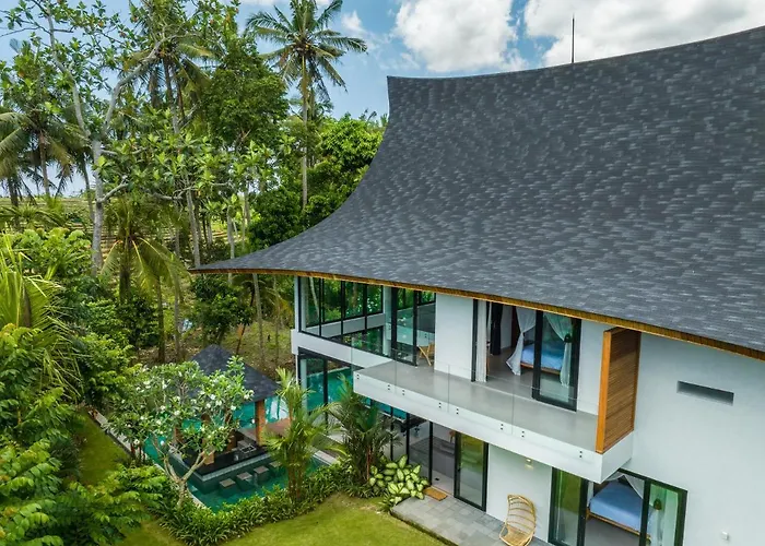 Villa Satiya - Unique And Stylish 4-Bdr Pool Villa In Pererenan!