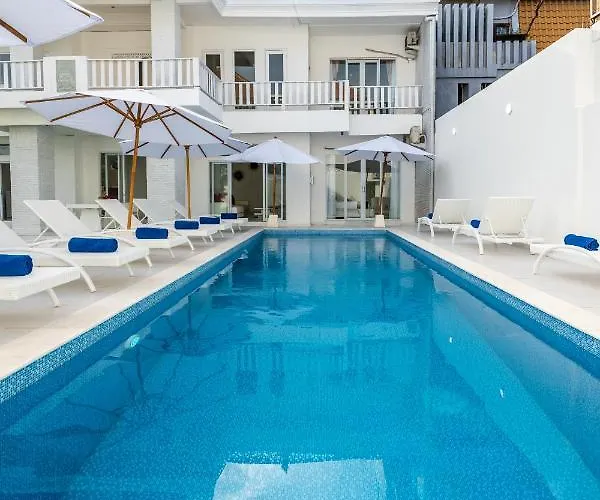 Luxury Minimalist Villa White Angel In Seminyak, Sleeps 21 People In Total