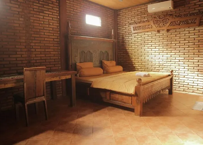 Rumah Klasik Di Area Strategis