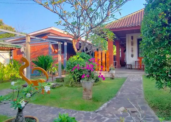 Tunjung Guest House Lovina Beach