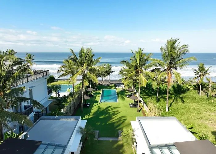 Black Beach Villa - Absolute Beachfront Escape