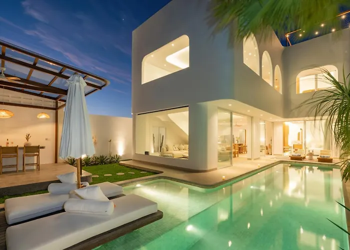 4Bd Mediterranean Canggu Villa With Rooftop And Private Pool
