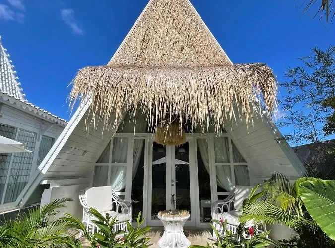 Piramida'S White Villa'S Bali