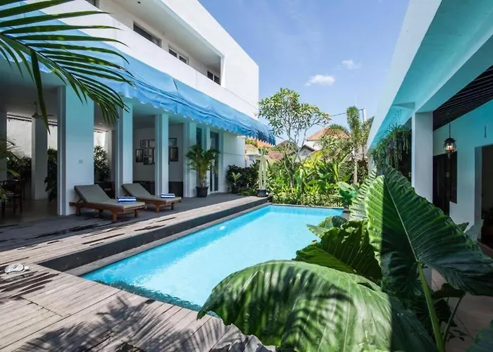 Deluxe Tropical 6 Bedroom Villa Near Beach