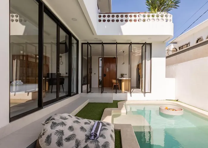 2Bd Stylish Villa By The Berawa Beach With Rooftop