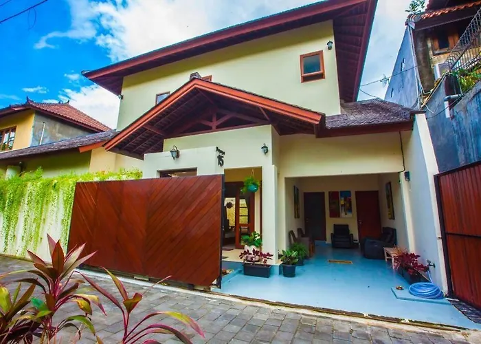 Vibrant Getaway In Seminyak: Villa Buyaya