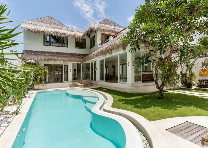 Villa Alba, Berawa, Large Private 4Br Villa Near The Beach