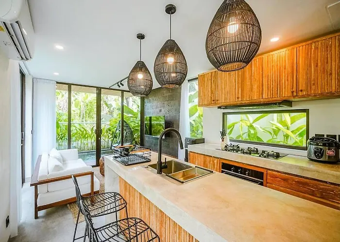 Tiny Villa Nyanyi - Stylish Villa In Serene Location 5 Mins To Beach