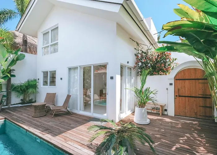 2Br Sun&Moon Pool Villa, Walk To Cafes, Near Beach