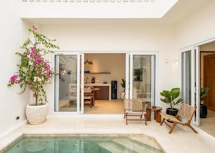 Tropical 2Br Villa At Berawa Canggu I Pool I Enclosed Living Room