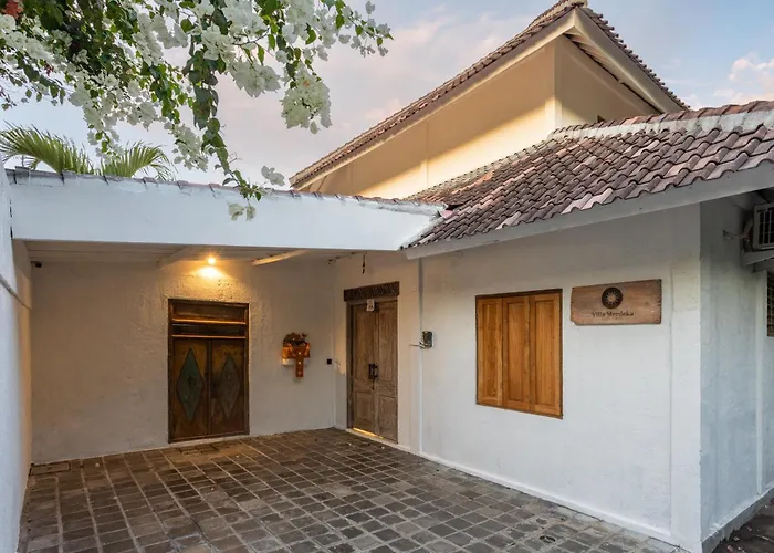 2 Bdr Villa, Walking Distance To Seminyak Beach.