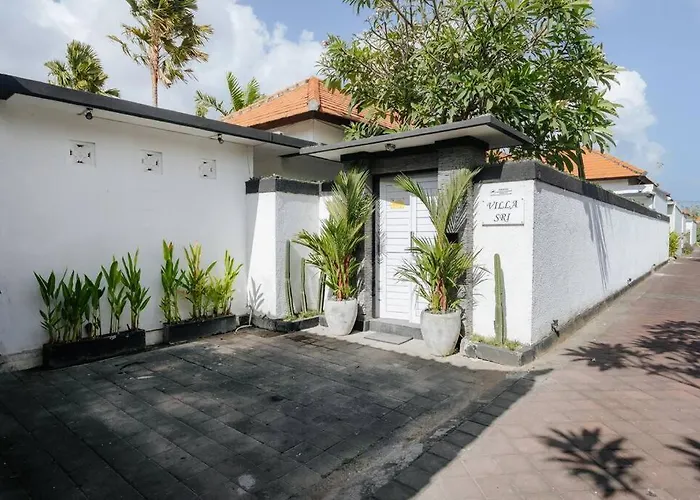 Villa Sri, Seminyak - 3 Bedroom Stylish Pool Villa!