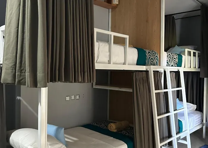 Blue Waves Hostel Amed