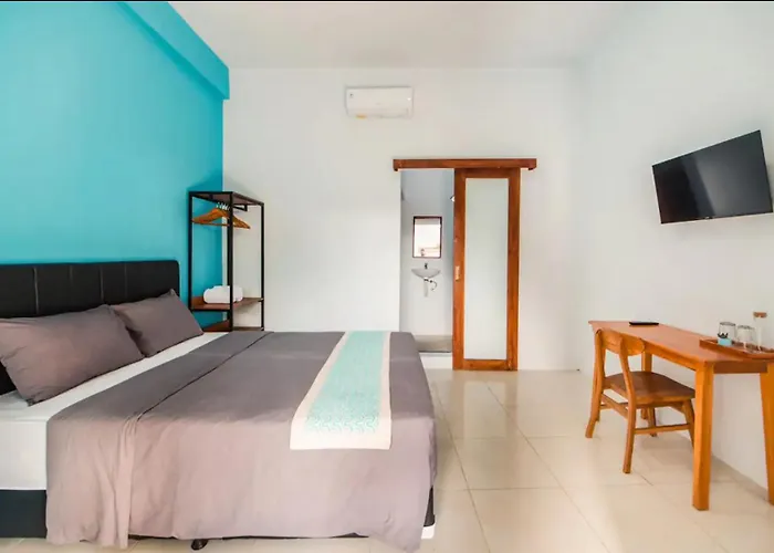 Greek House: Room W/Desk + Shared Pool&Kitchen /4