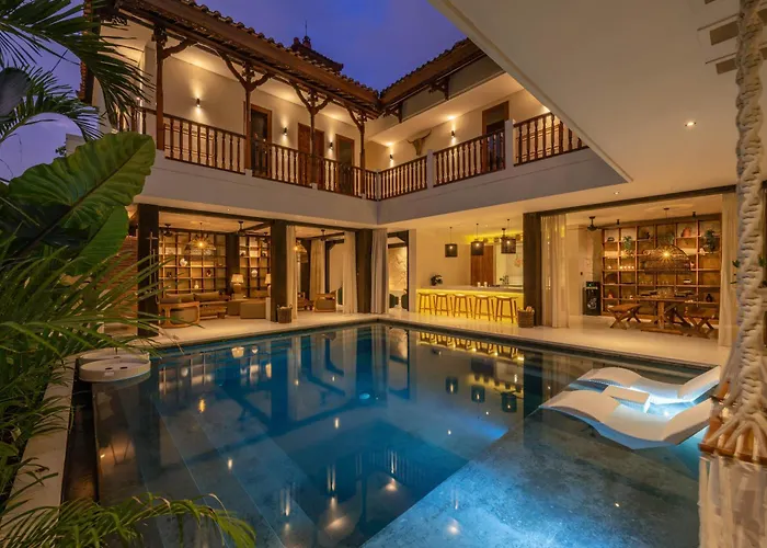 Casa Galicia - Spacious Central 7Br Villa, Pool & Sunset Rooftop