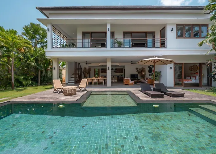 Villa Lisy - Spacious 4Br Villa With Large Swimming Pool