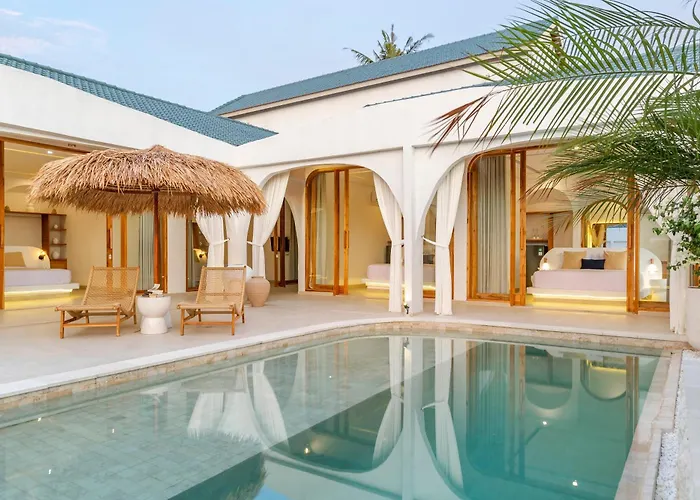 Codyard Luxury Suites, Close To Seseh Beach