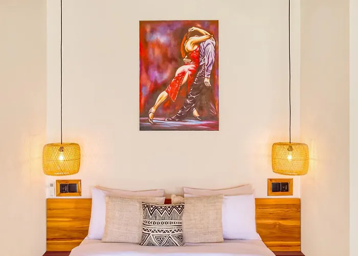 Villa Tango - New Luxurious 7Bdr Prime Location