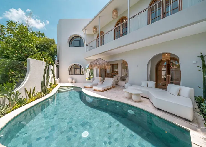 Villa Hawk - Aesthetically Pleasing 4Br Villa In Central Canggu