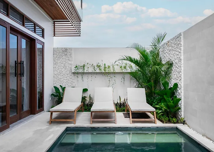 Peaceful Canggu Center Lux 3Br Villa With Pool & Ricefield View, Walk To Cafes & 5 Min Bike To Beach