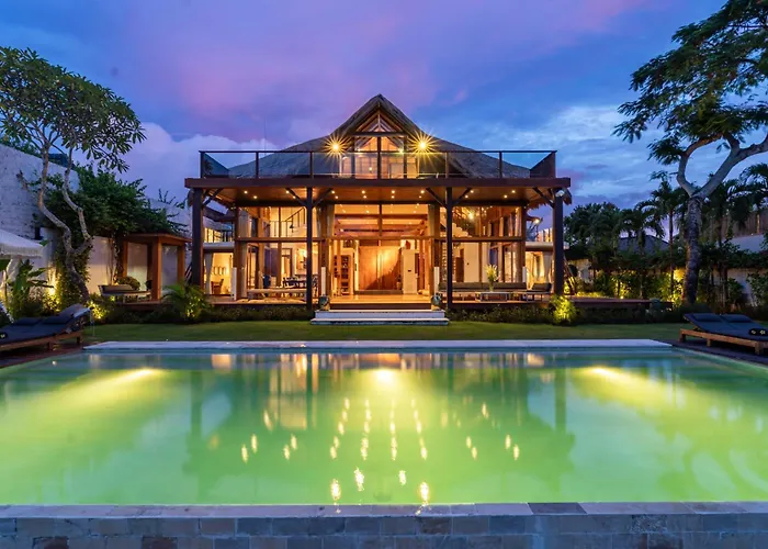 Villa Selatan Oceanfront Cliffside Sunset Pool