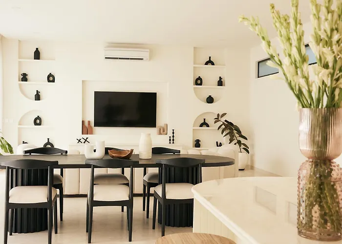 Casa Mona - Luxury 3 Bedroom Villa in Bingin