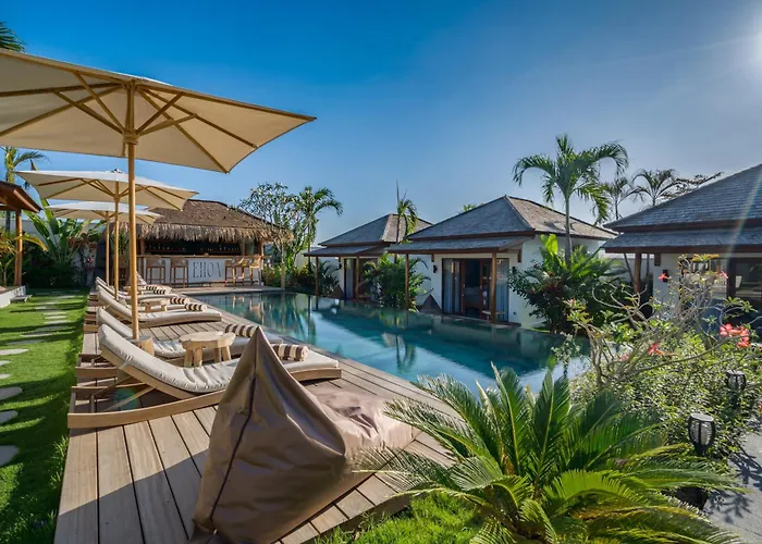 Ehoa Nyanyi Beach Boutique Hotel - In Front Of Entrance To Nuanu