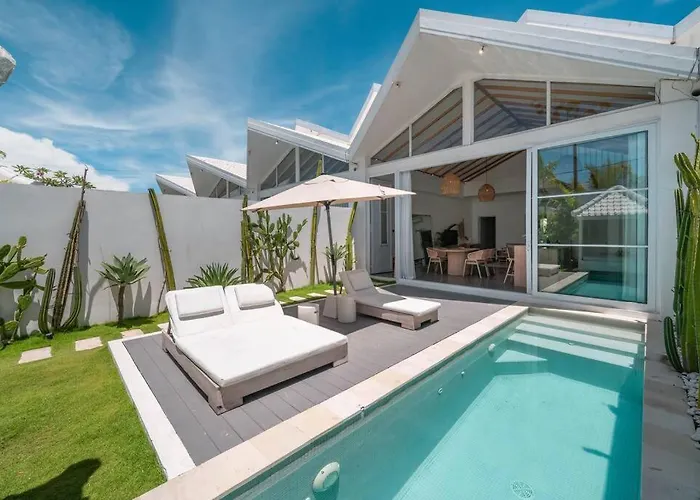 Sea Breeze Retreat Modern 3BR Villas in Canggu