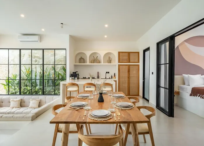 3 Bd With Rooftop Jacuzzi And Glass Pool