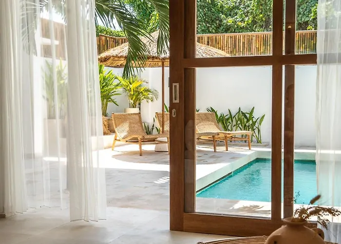 Villa Milos - Tropical 4Bd Villa - 90 Seconds To The Beach