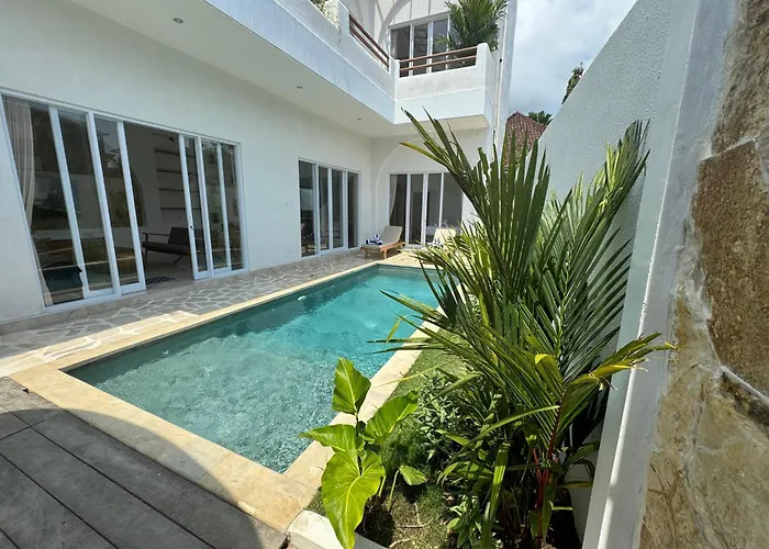 Chic Brand New 4 Bedroom Villa With Pool Near The Beach