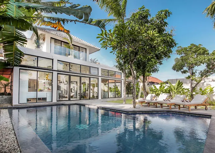 Villa Giraffe Seminyak, 4Br Short Walk To Potato Head