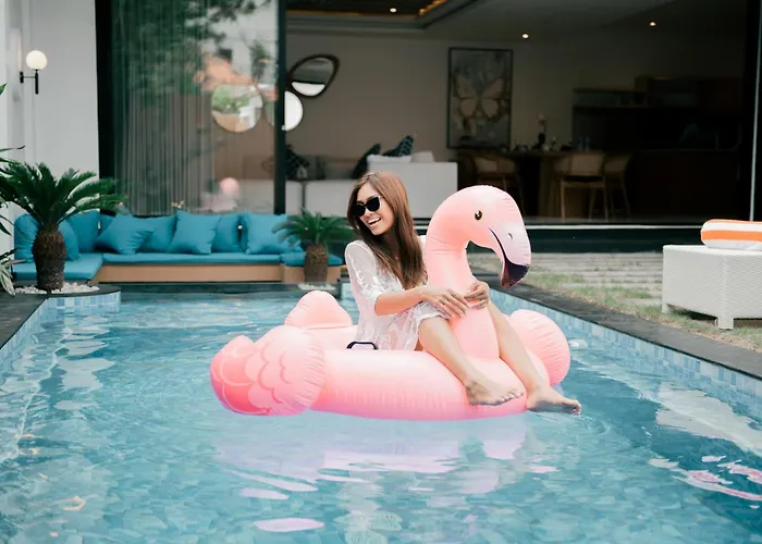 Seminyak Vila 4 Bedroom With Private Pool Near Beach Lafavela