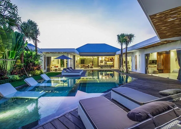 Luxurious 6 Bedroom In Canggu 400M To Finns Beach