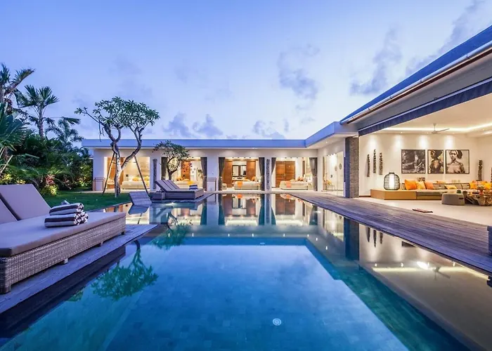 Stunning 6 Bedroom Villa Only 400M To The Beach