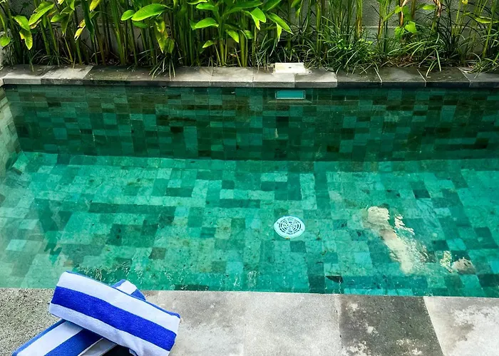 Tropical Loft Steps Away From The Beach! Hidden Gem!