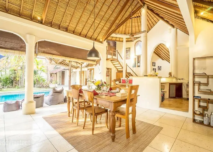 Tropical 3Br Villa In The Heart Of Seminyak