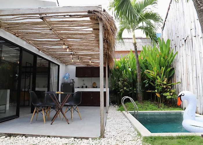 Private Pool Villa, Garden And Parking Near Canggu