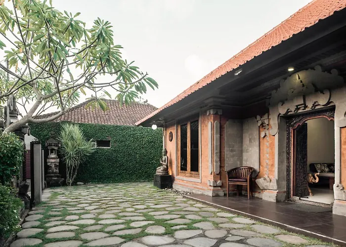 Segara Beach House Villa - Kuta